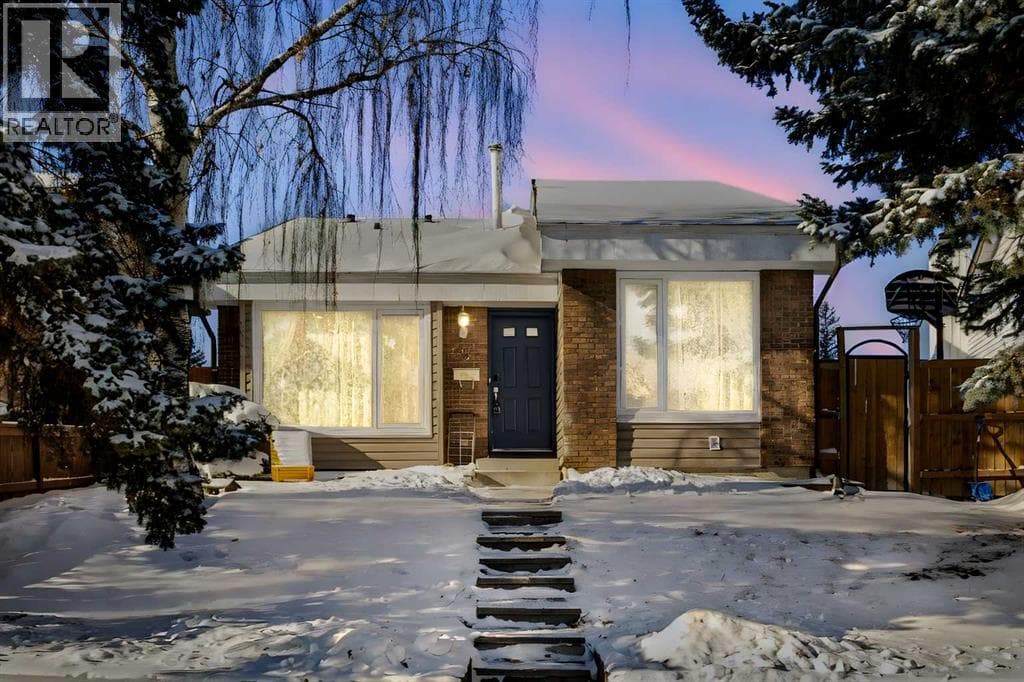 95 Beddington Way NE photo 2