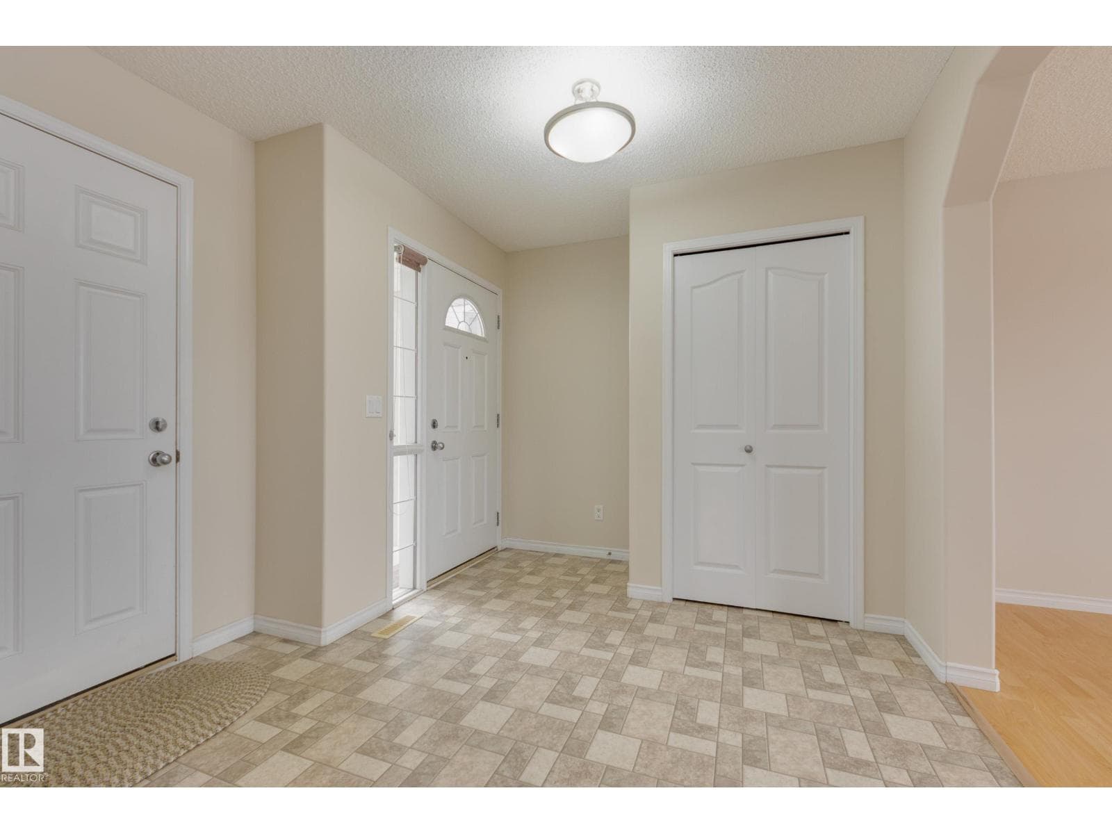 16522 56 ST NW photo 2
