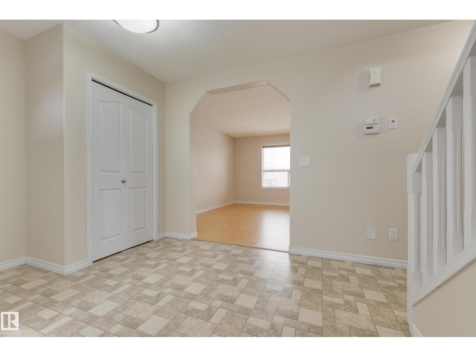 16522 56 ST NW photo 3