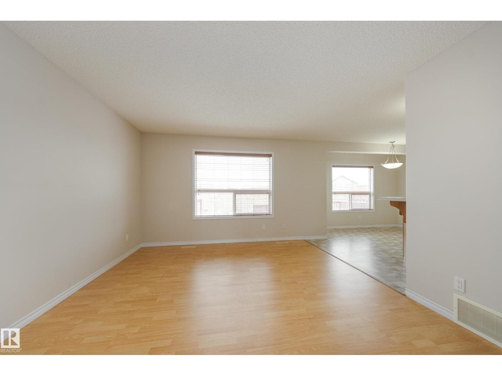 16522 56 ST NW photo 4