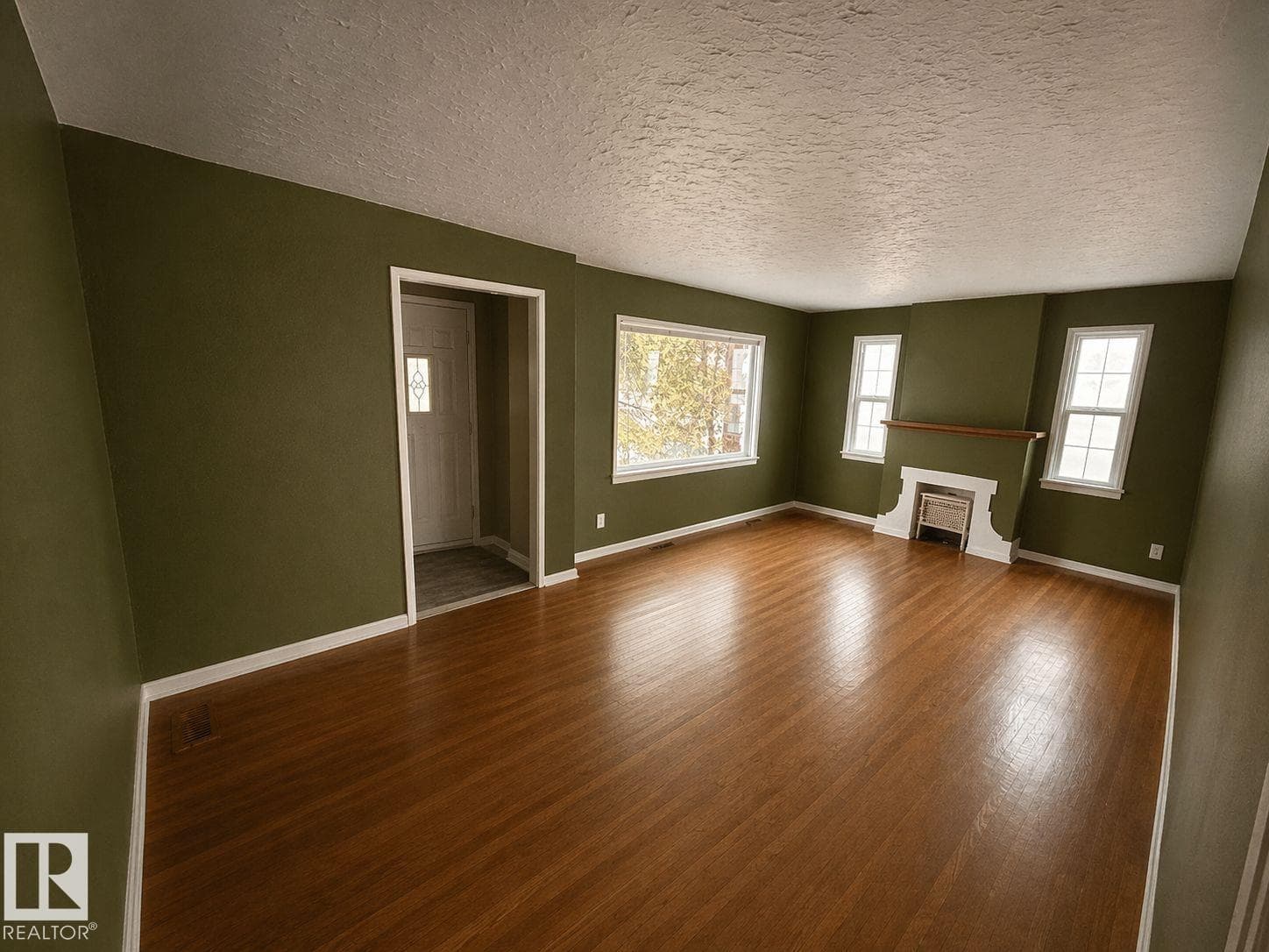 11242 56 ST NW photo 5
