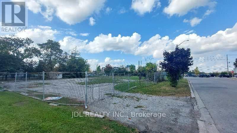 1061 ELGIN MILLS ROAD E photo 2