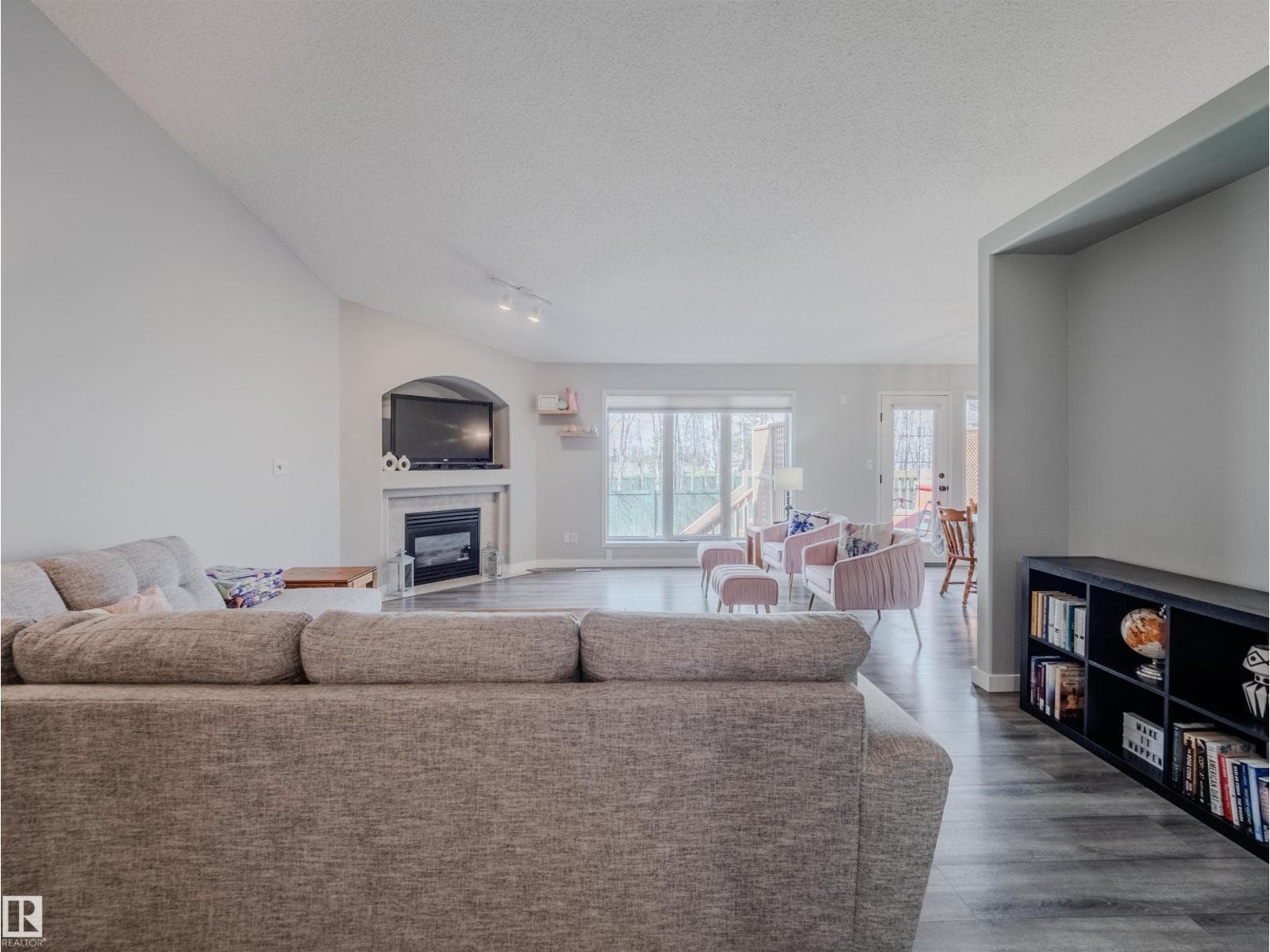 #18 64 BLACKBURN SW photo 5