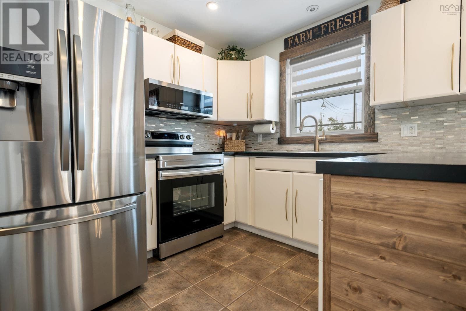 157 Pleasant Drive photo 5