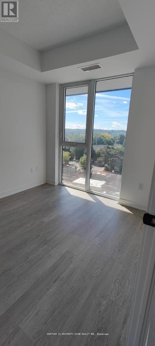 405 - 2782 BARTON STREET E photo 5