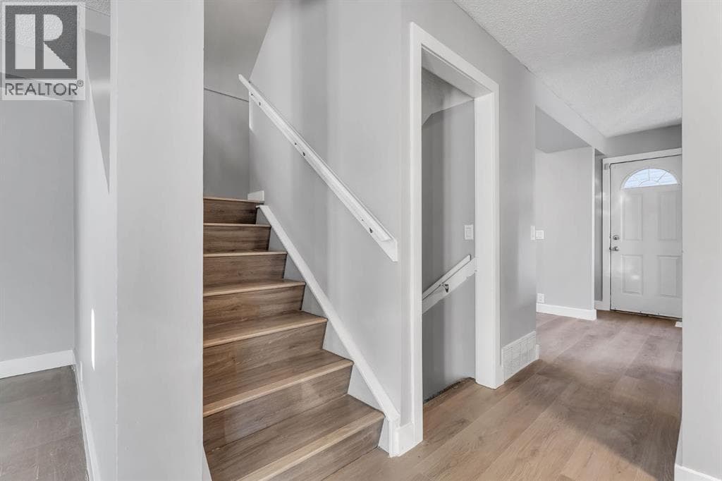36 Falton Court NE photo 4