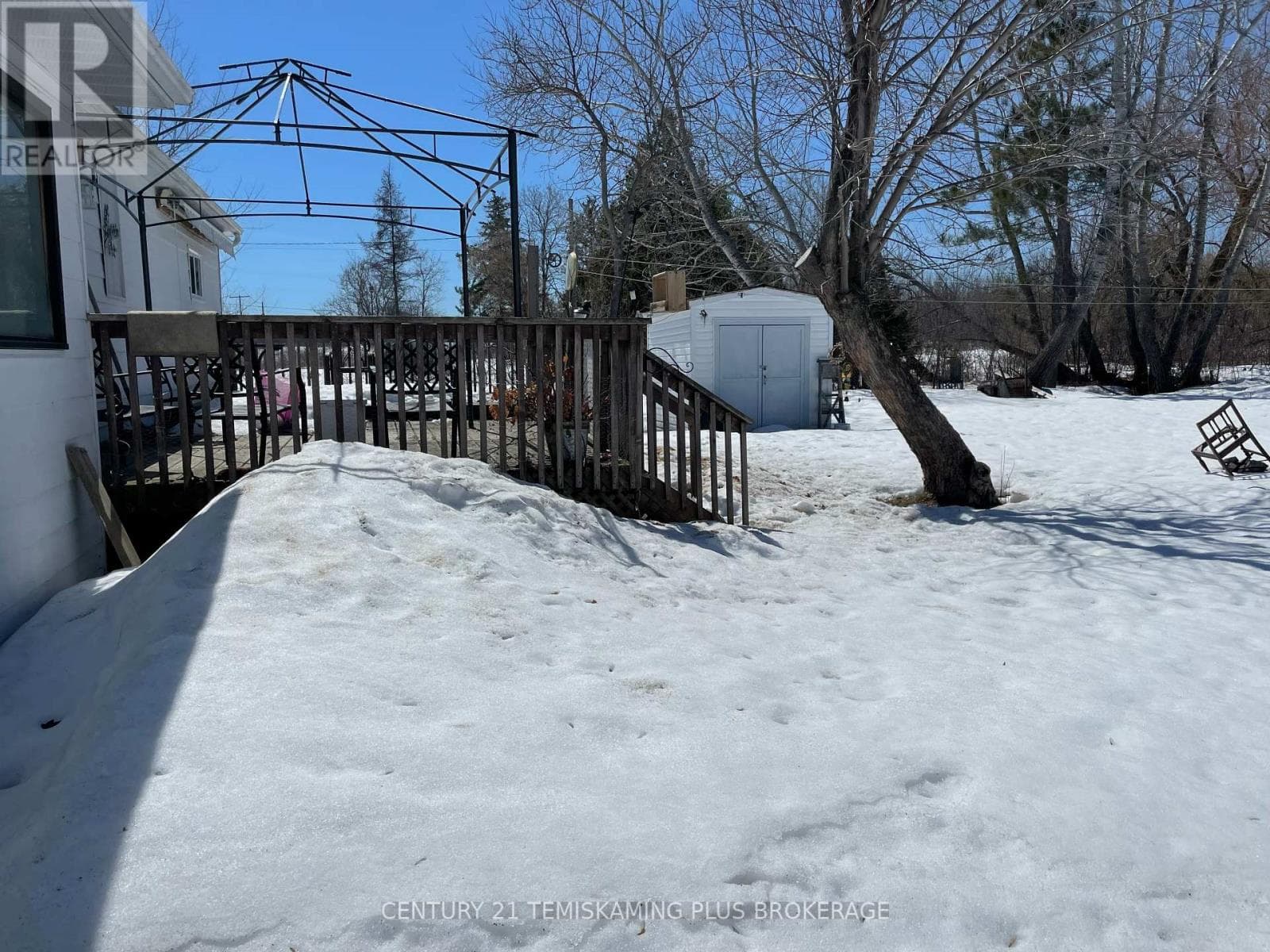 144 RORKE AVENUE photo 3