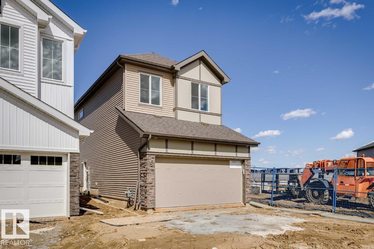 22376 90 AV NW photo 3