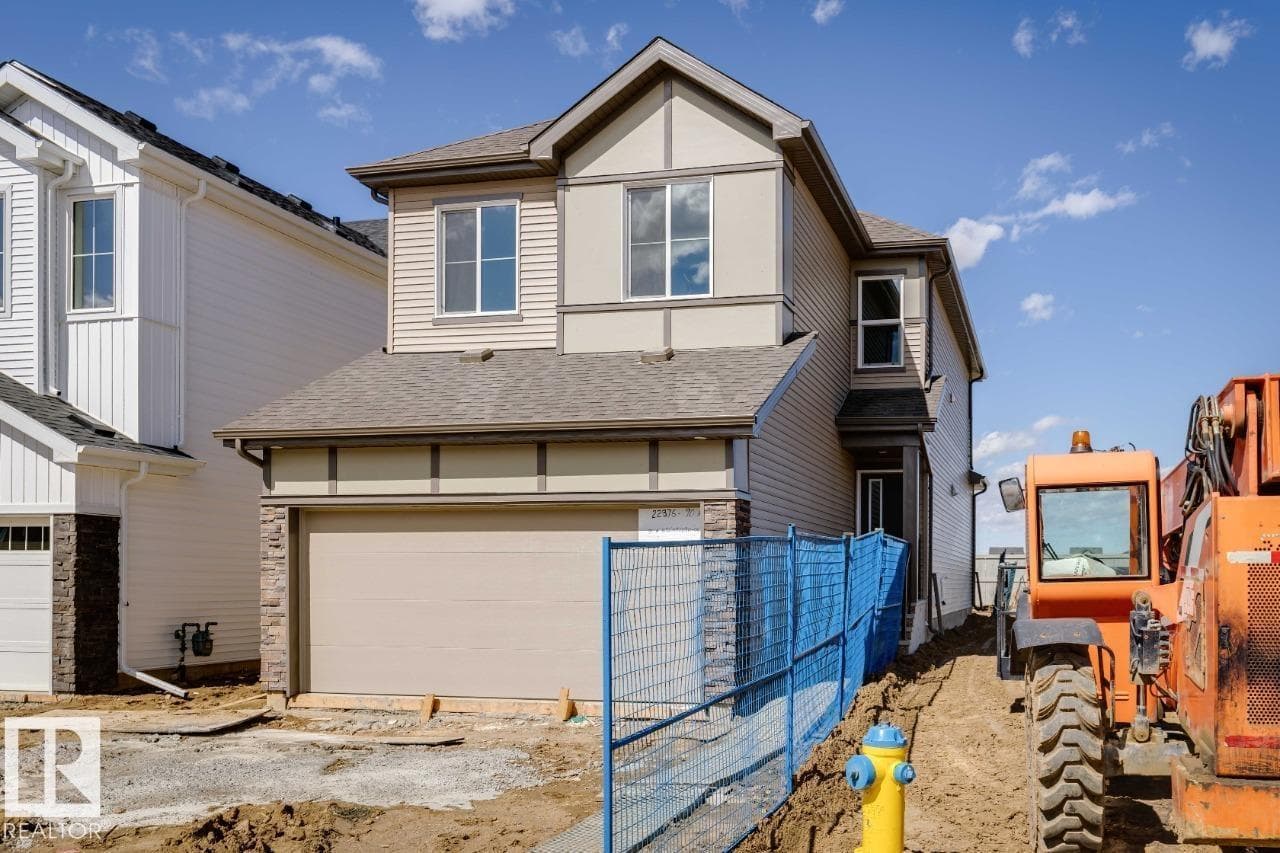 22376 90 AV NW photo 2