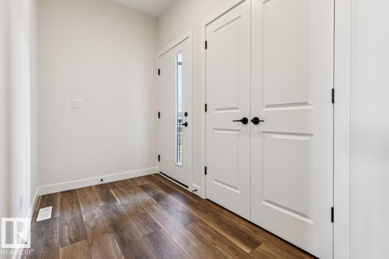 22376 90 AV NW photo 5