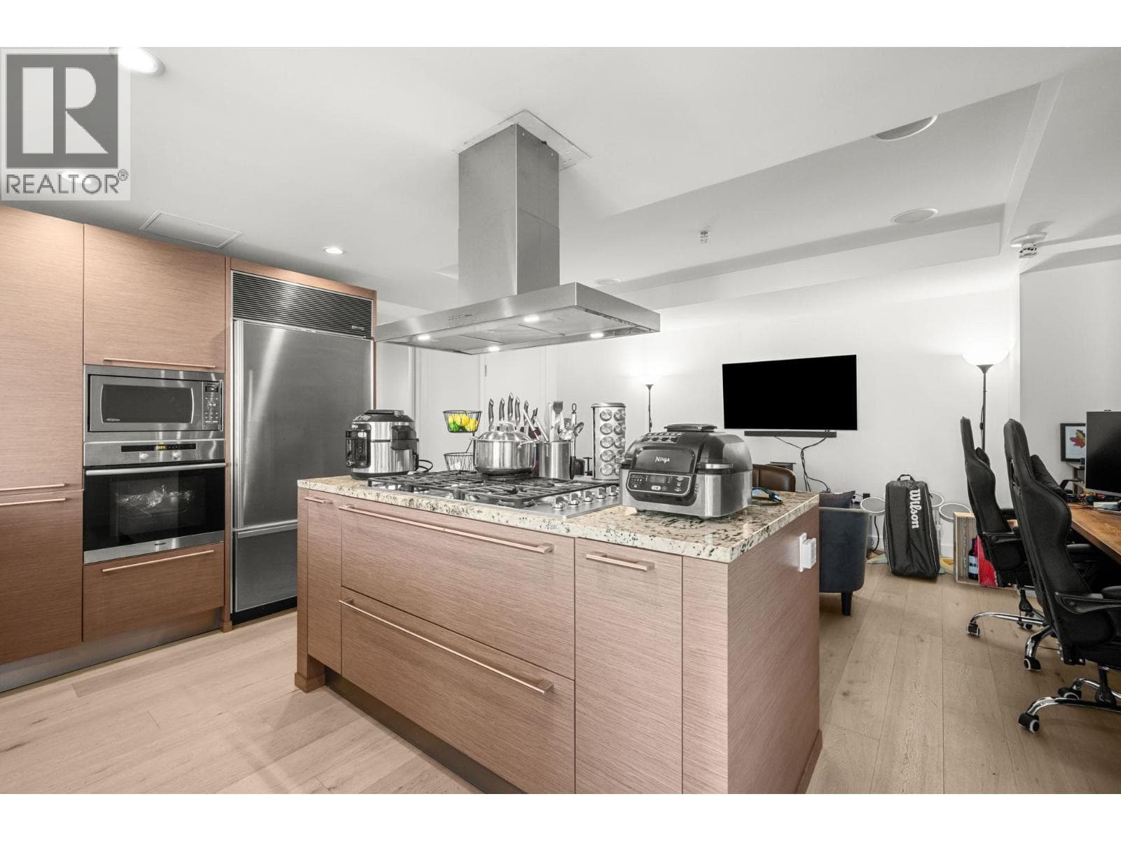 3001 1111 ALBERNI STREET photo 3