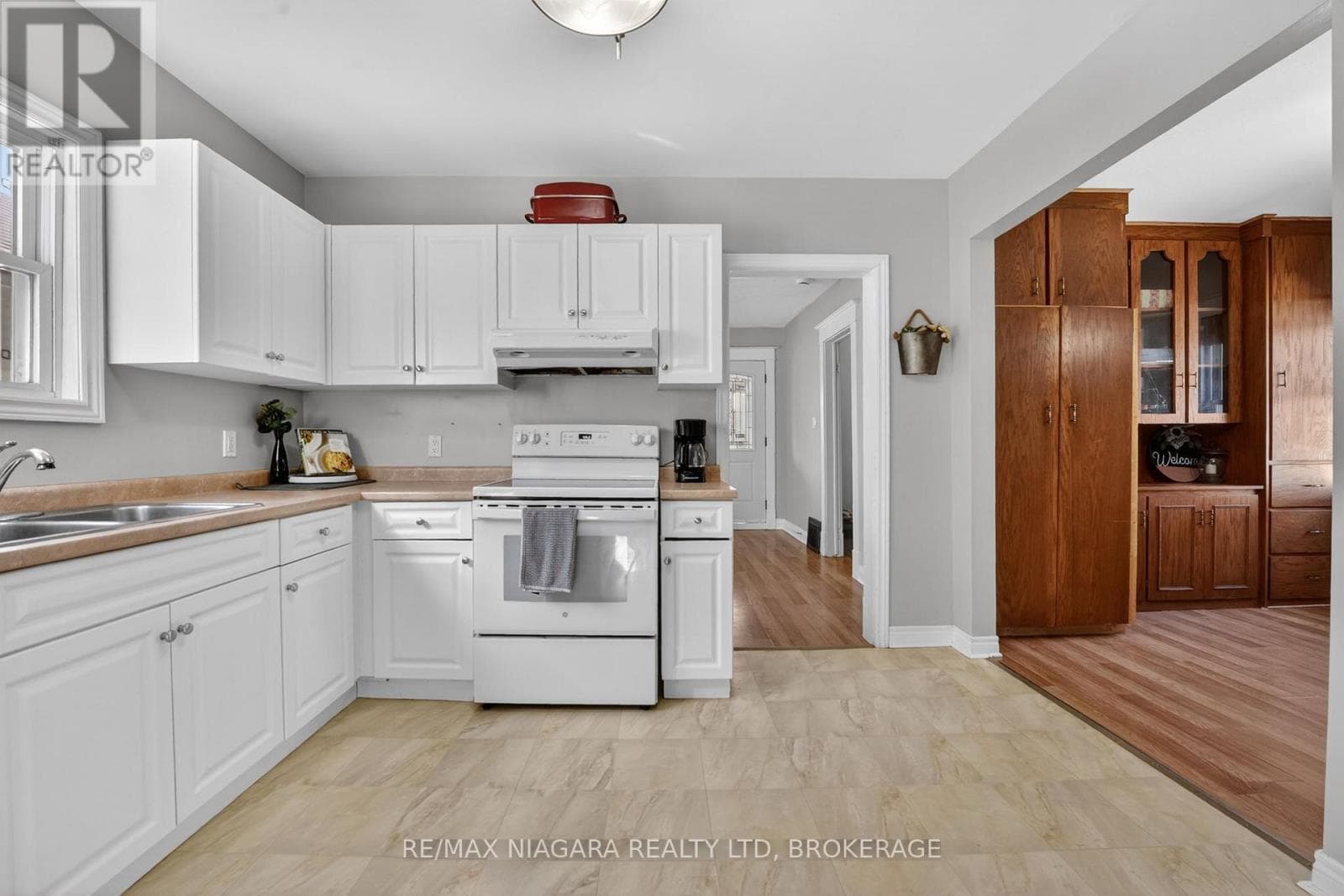 214 NIAGARA STREET photo 4
