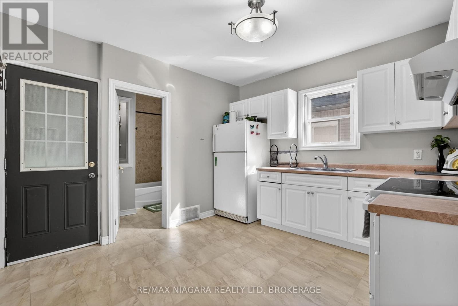 214 NIAGARA STREET photo 5
