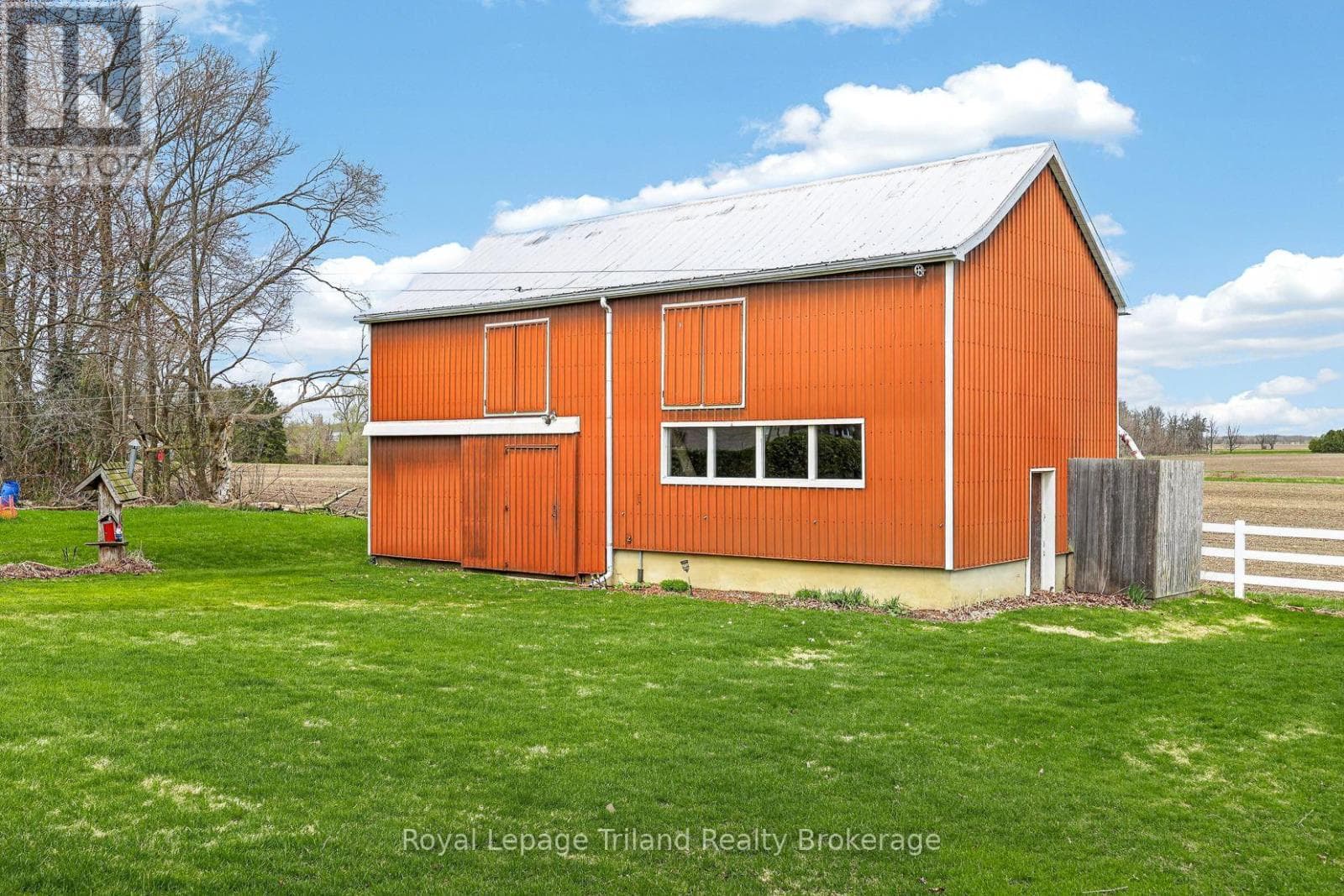 128 LOVEYS STREET E photo 4