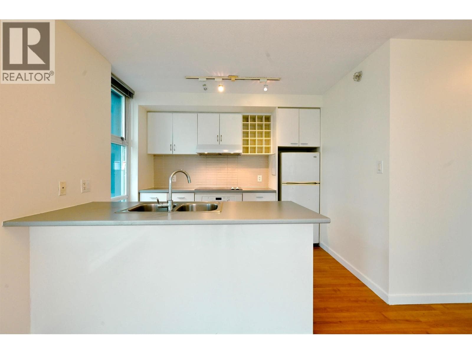 2206 111 W GEORGIA STREET photo 3