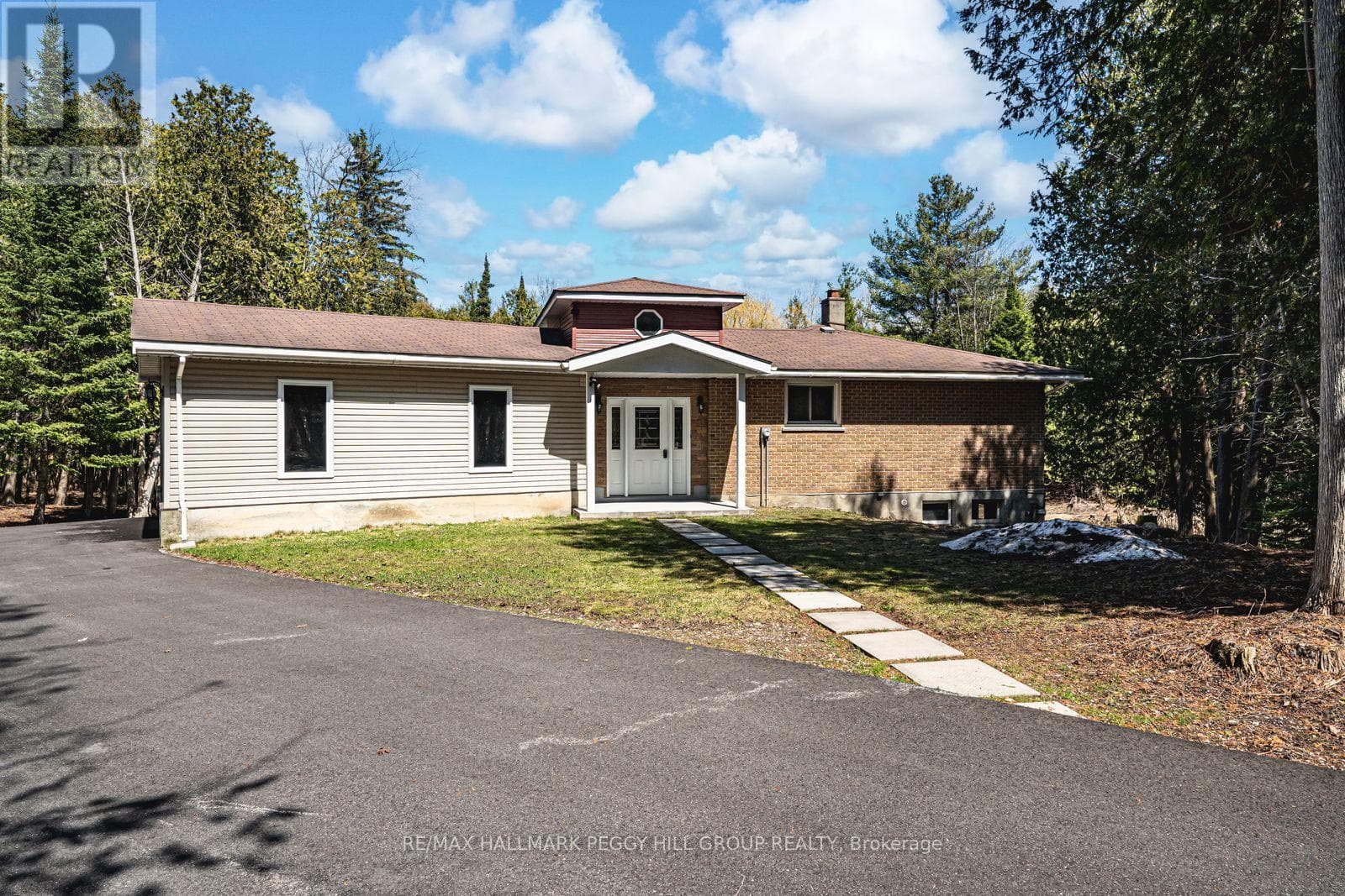 537 HURONIA ROAD photo 4