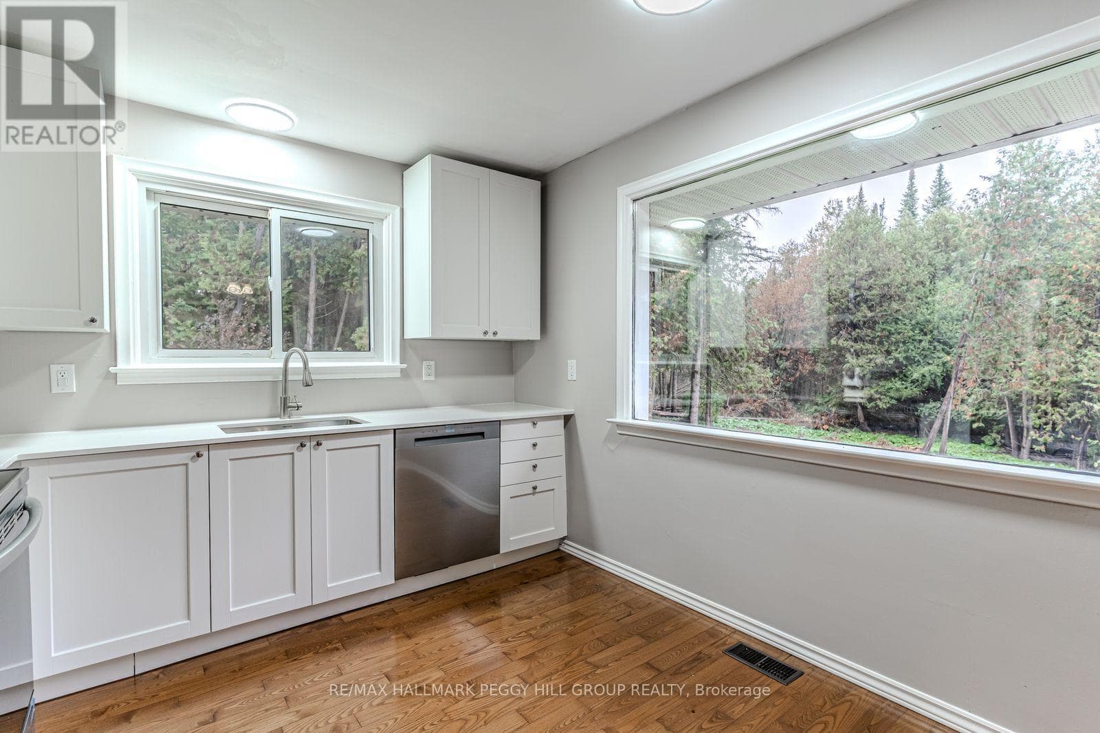 537 HURONIA ROAD photo 5
