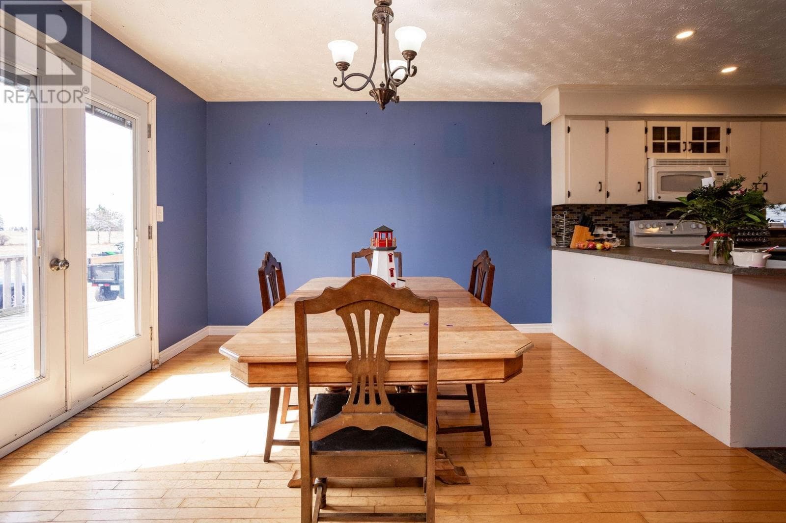 382 ROBERTSON Road photo 2