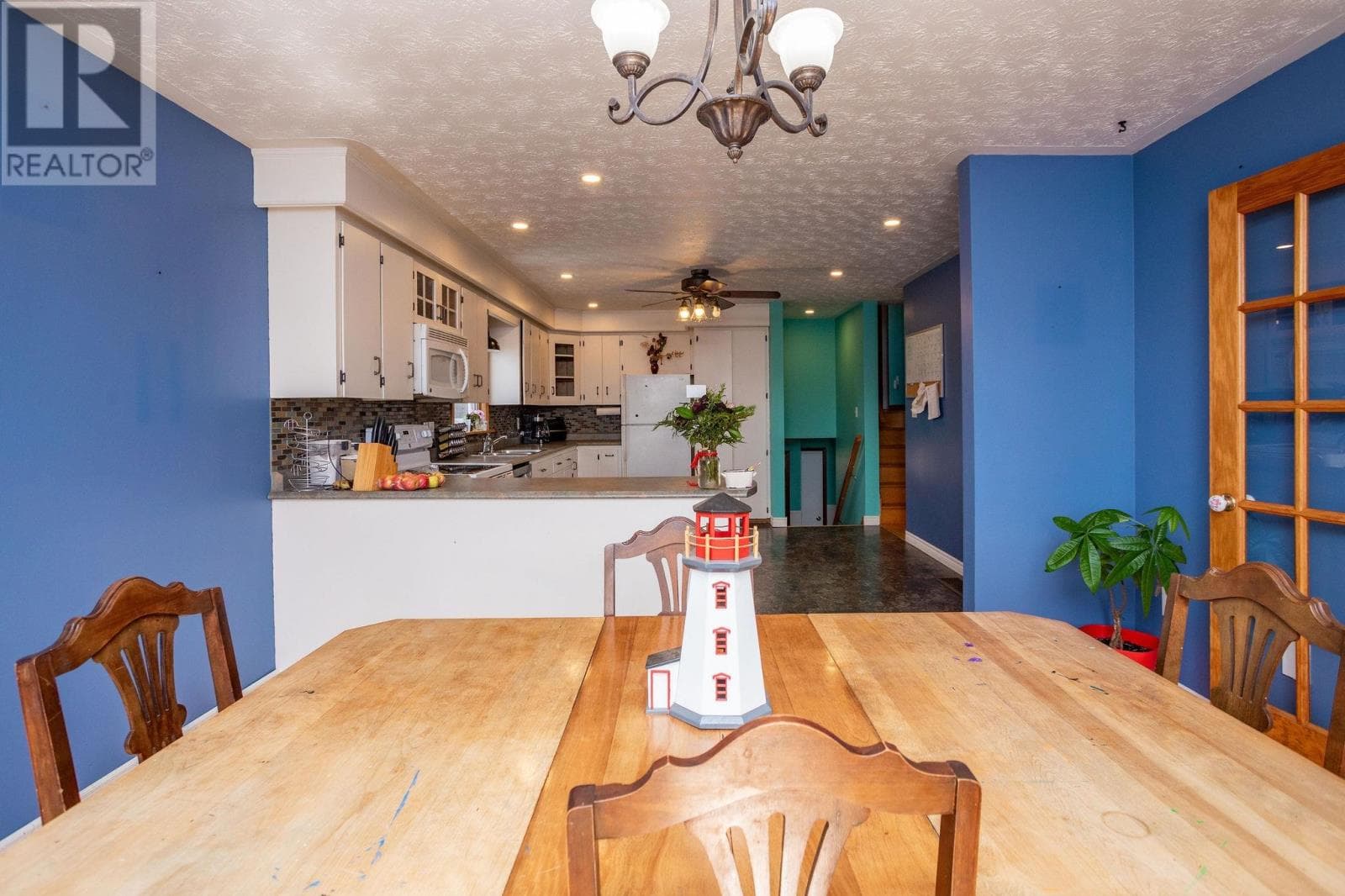 382 ROBERTSON Road photo 4