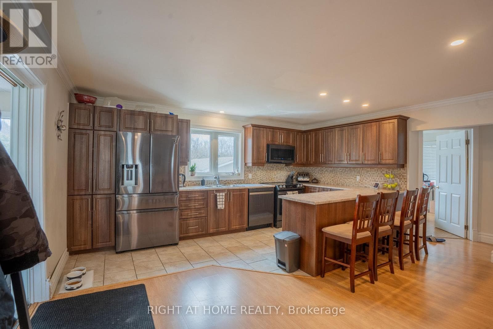 682 HENRI CIRCLE photo 2