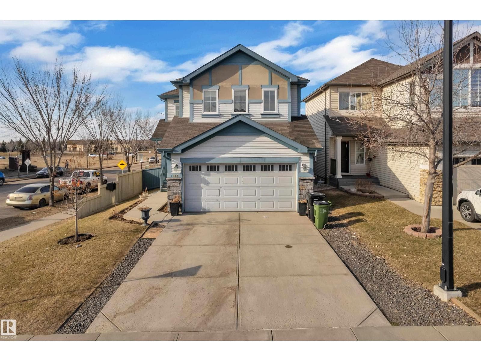 6156 11 AV SW — photo 2