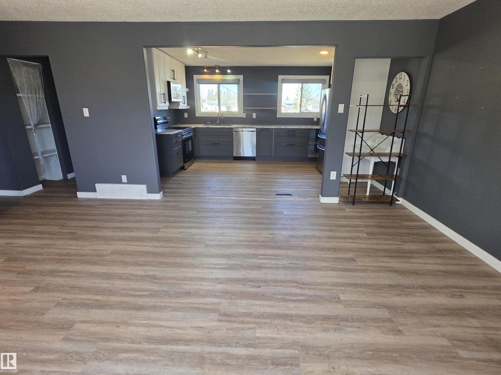4924 50A AV photo 3