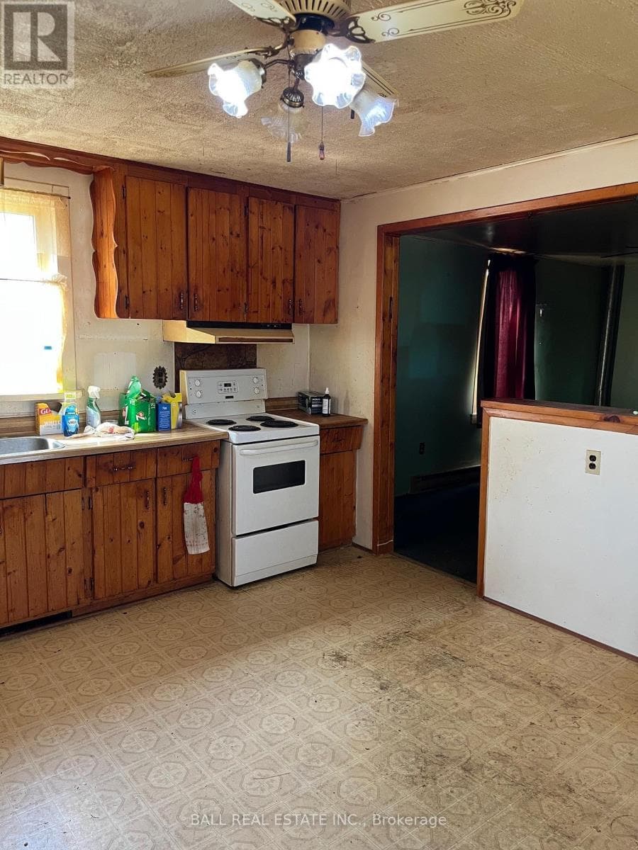 72 BOOTH STREET S photo 3