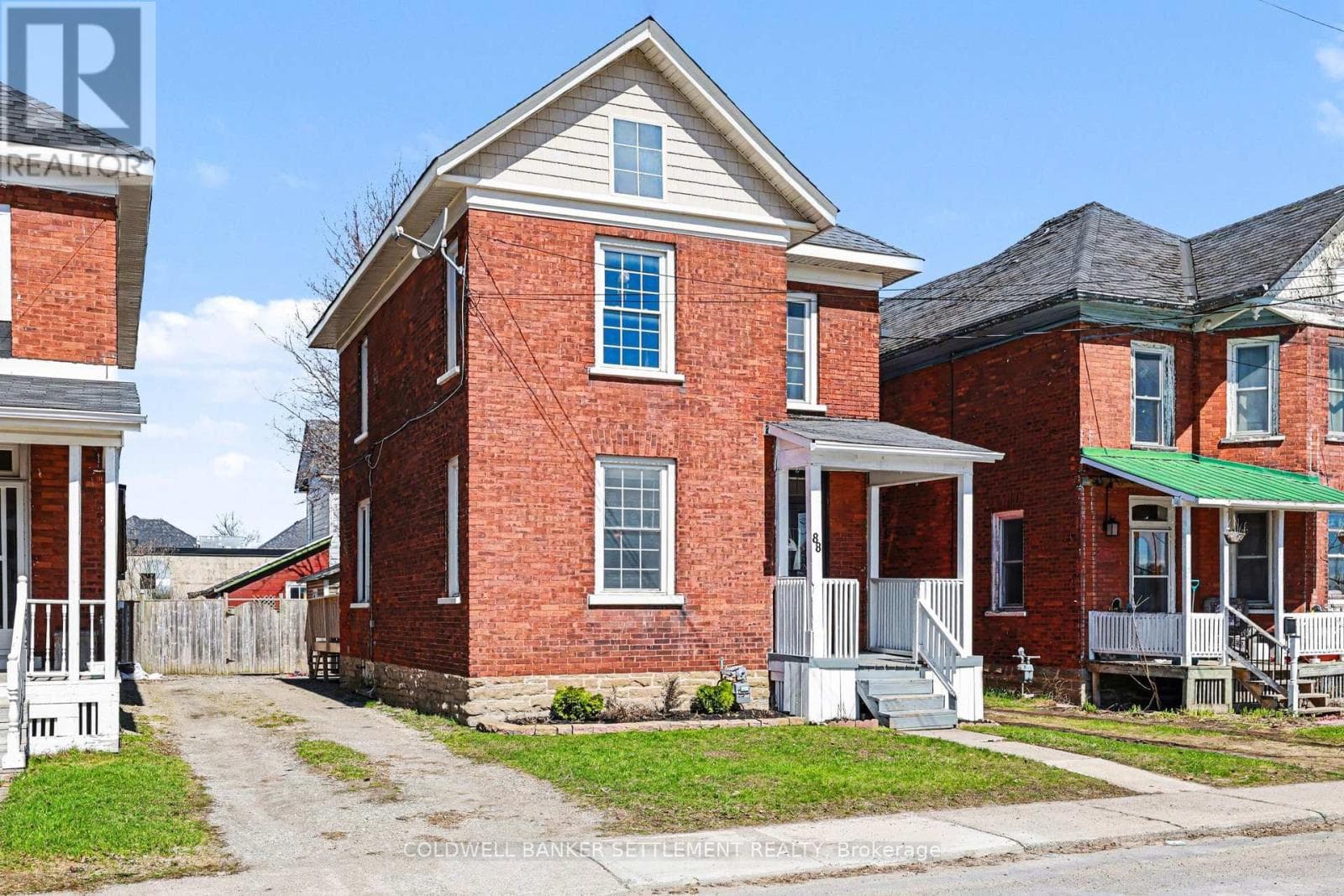 88 RUSSELL STREET E photo 2