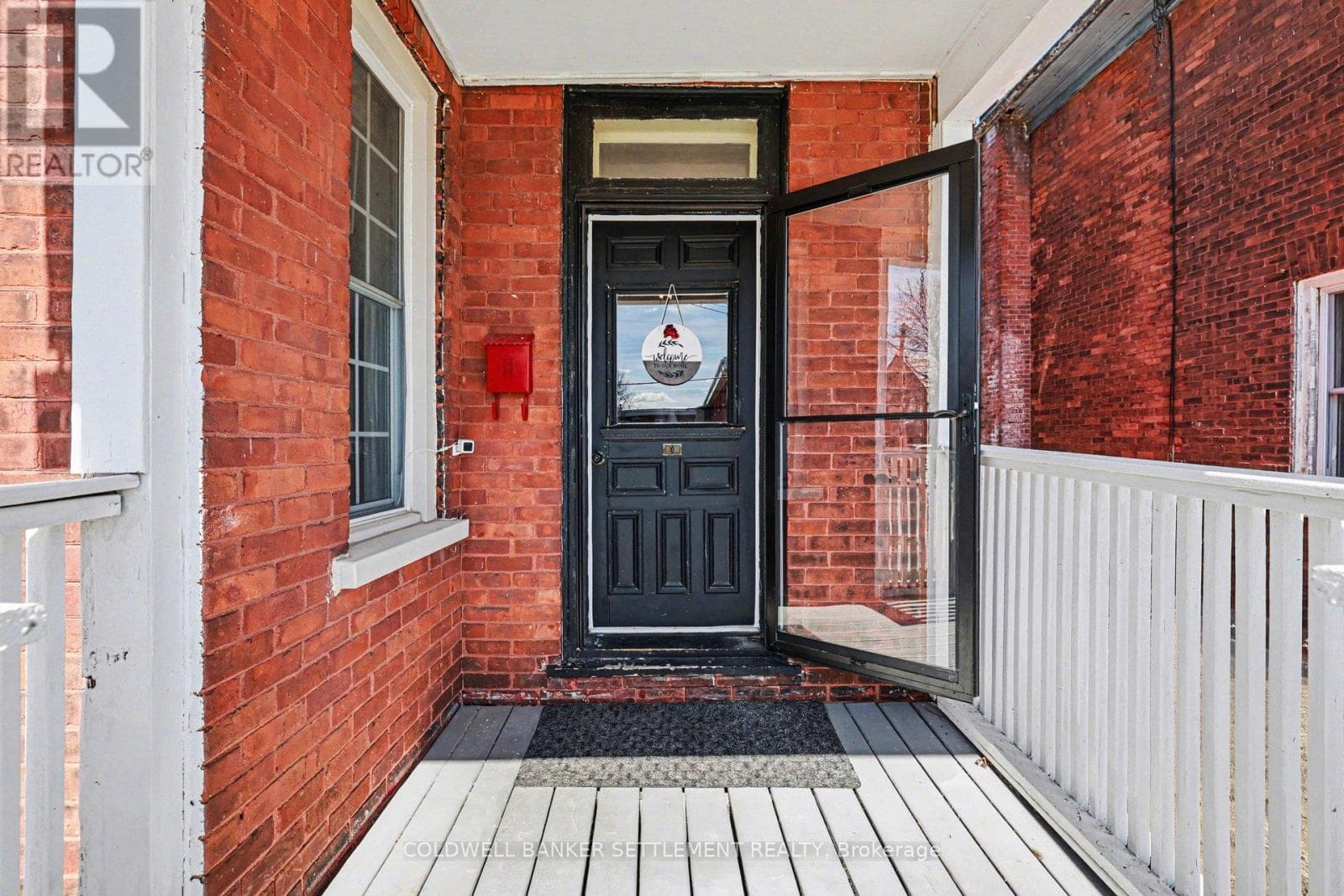 88 RUSSELL STREET E photo 3