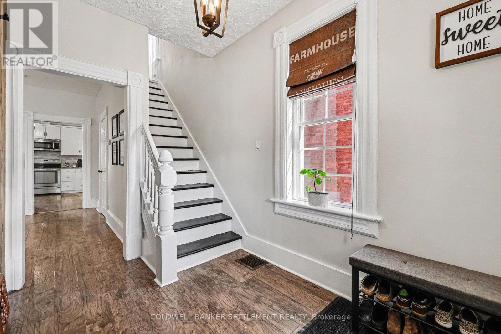 88 RUSSELL STREET E photo 5