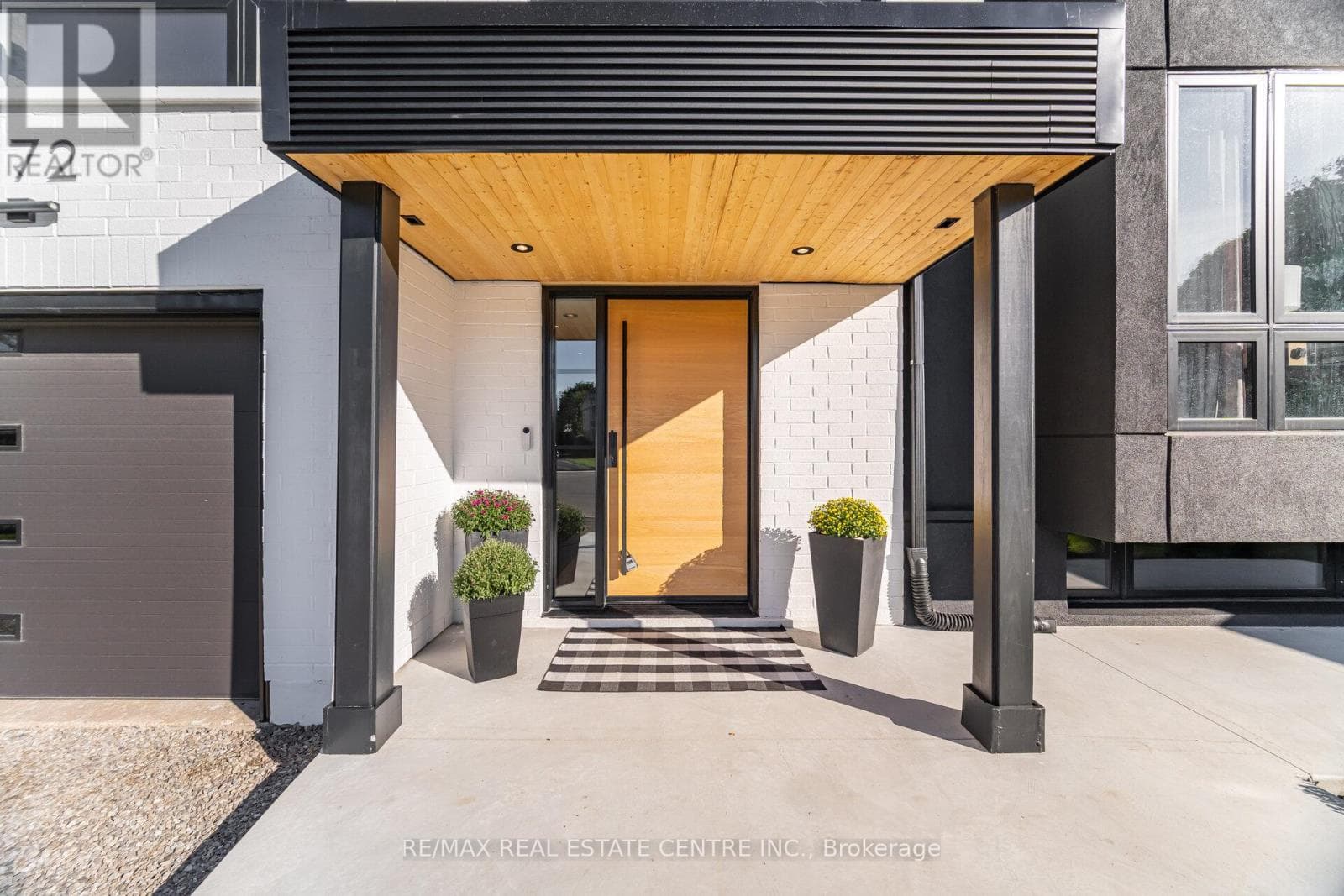 772 BANTING COURT photo 3