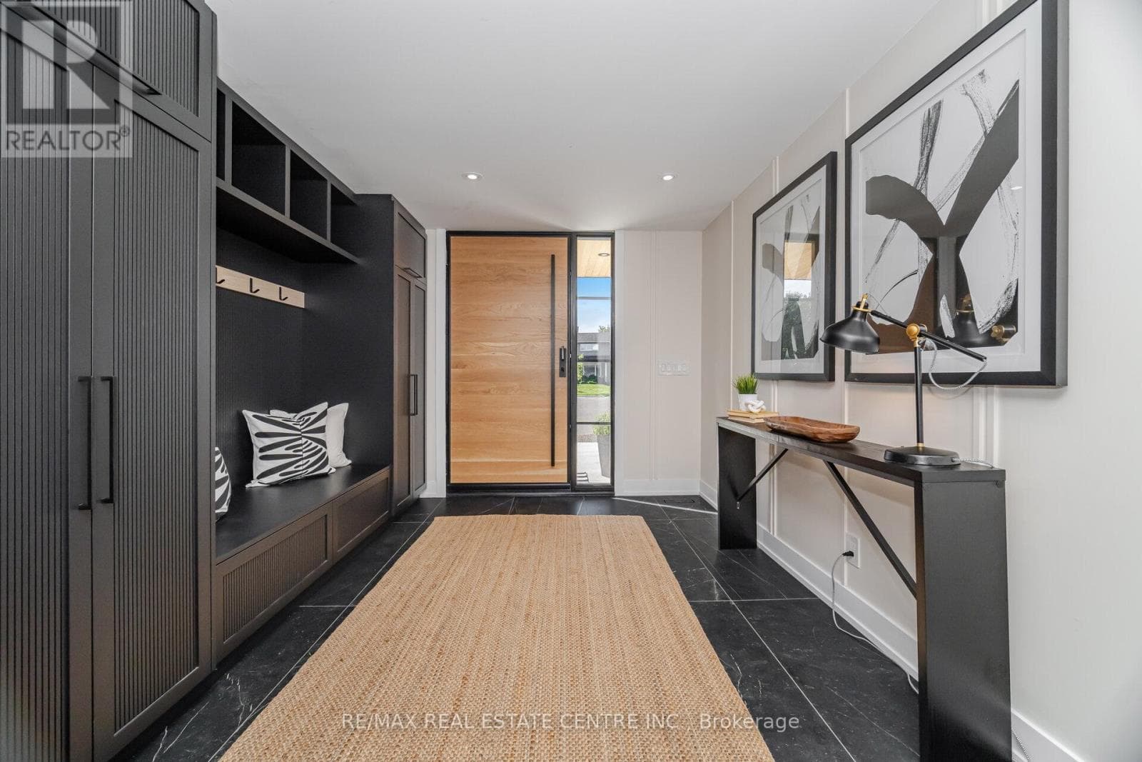 772 BANTING COURT photo 4