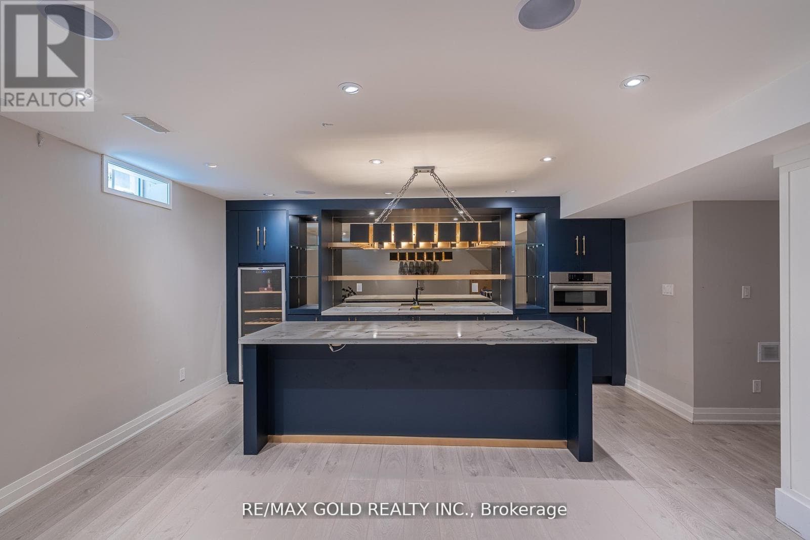 4 bed 4 bath single family at 61 YELLOWKNIFE ROAD — $799,000