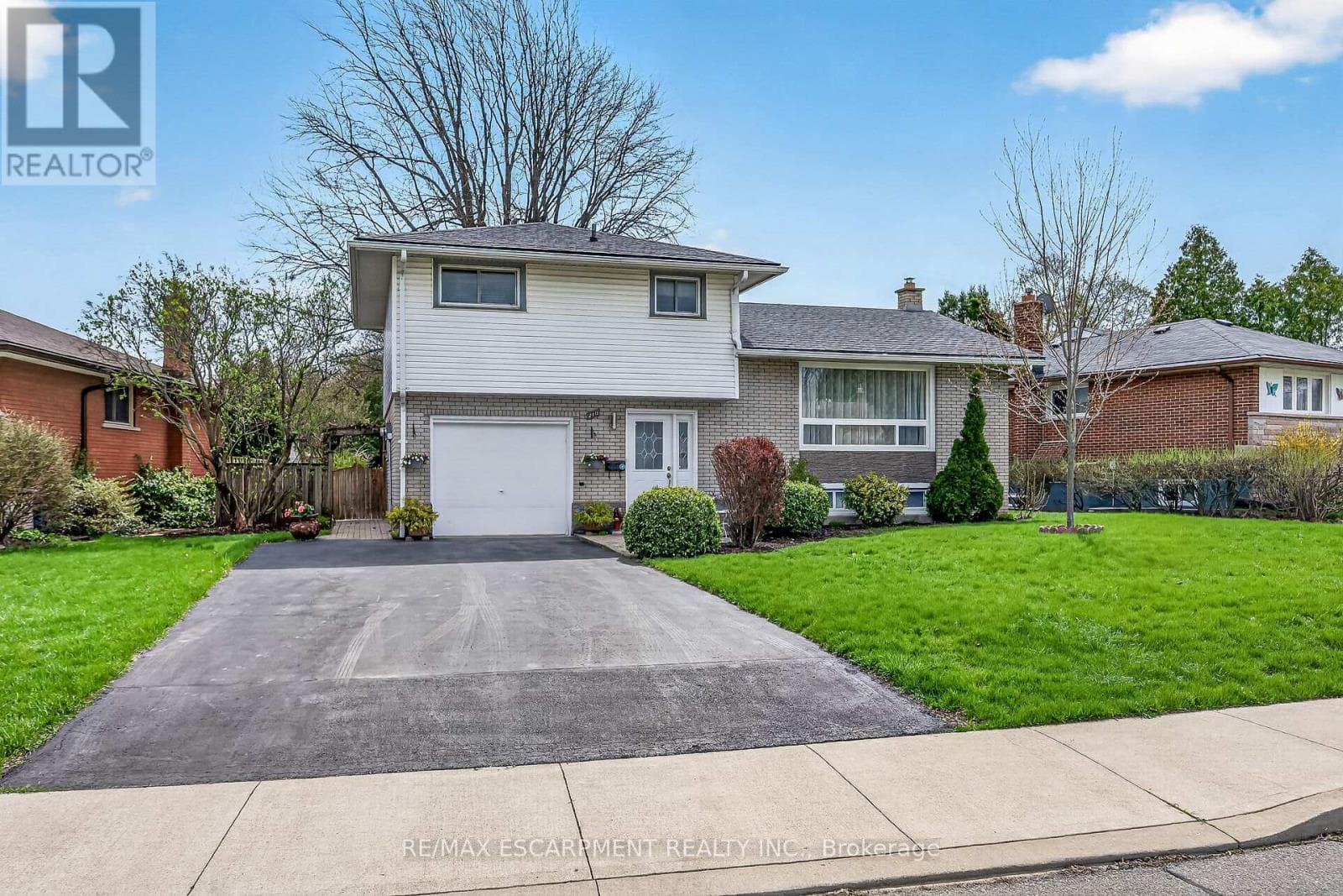 210 COLUMBIA DRIVE photo 2
