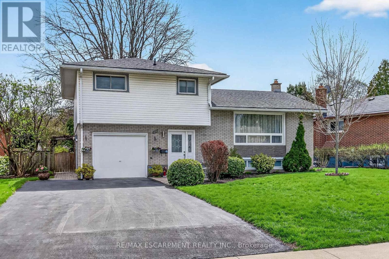 210 COLUMBIA DRIVE photo 3