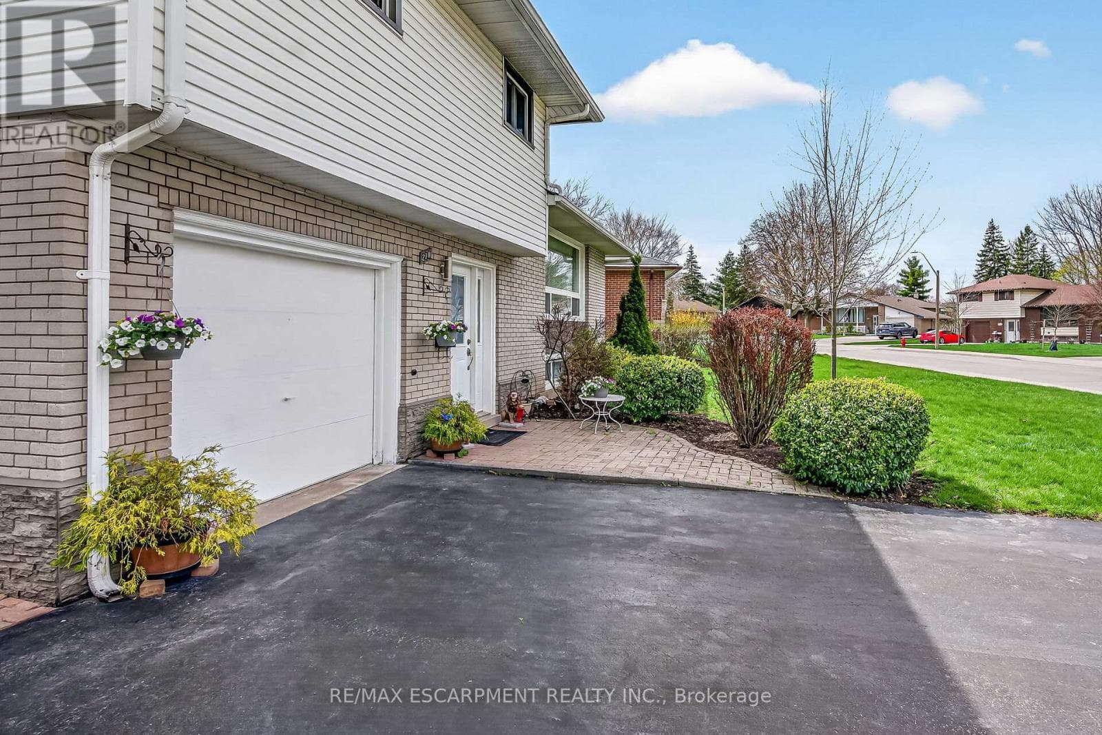 210 COLUMBIA DRIVE photo 4