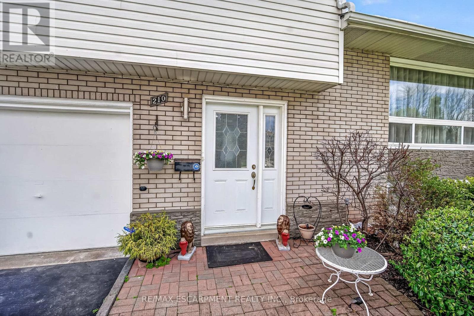 210 COLUMBIA DRIVE photo 5