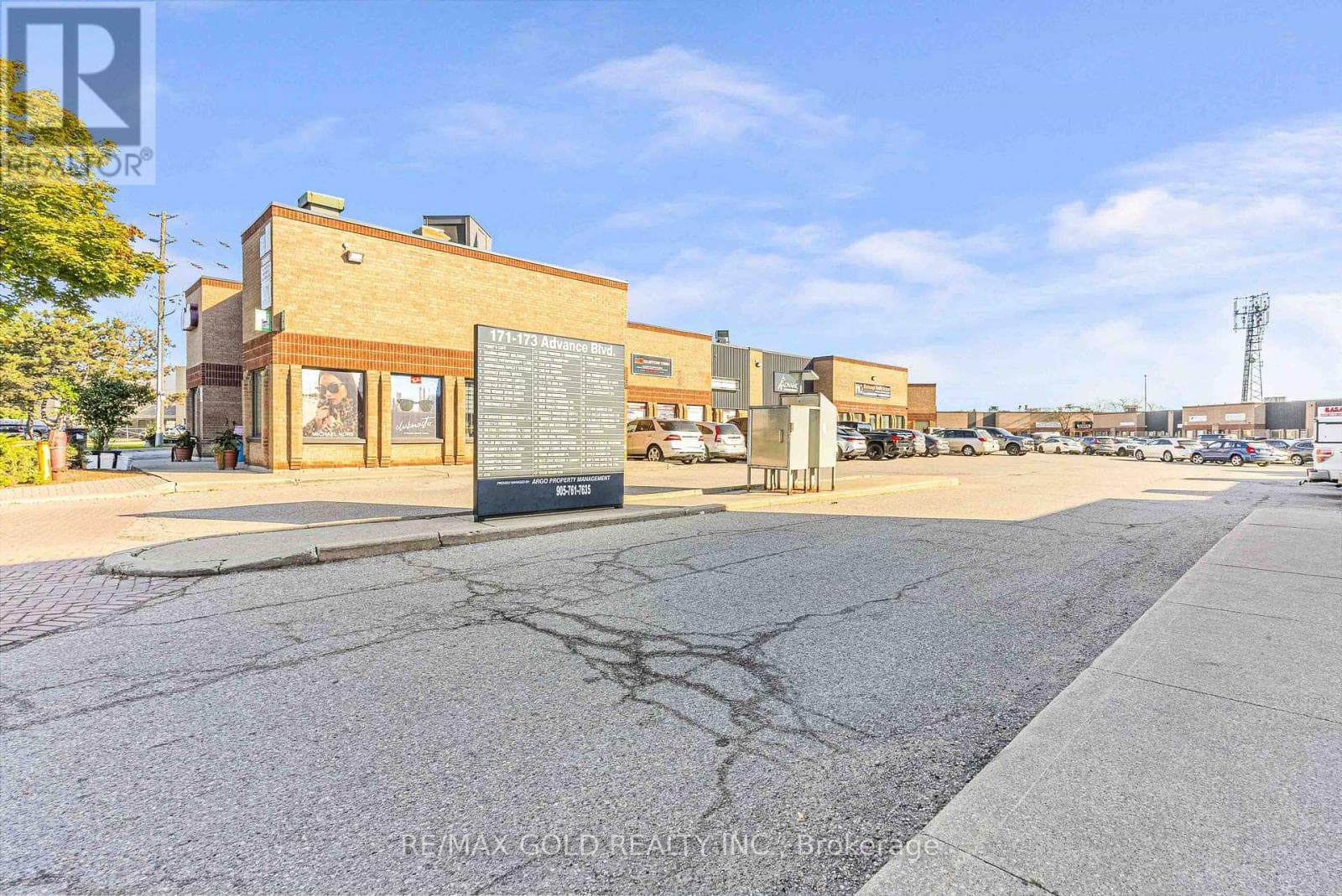 57 - 173 ADVANCE BOULEVARD photo 3