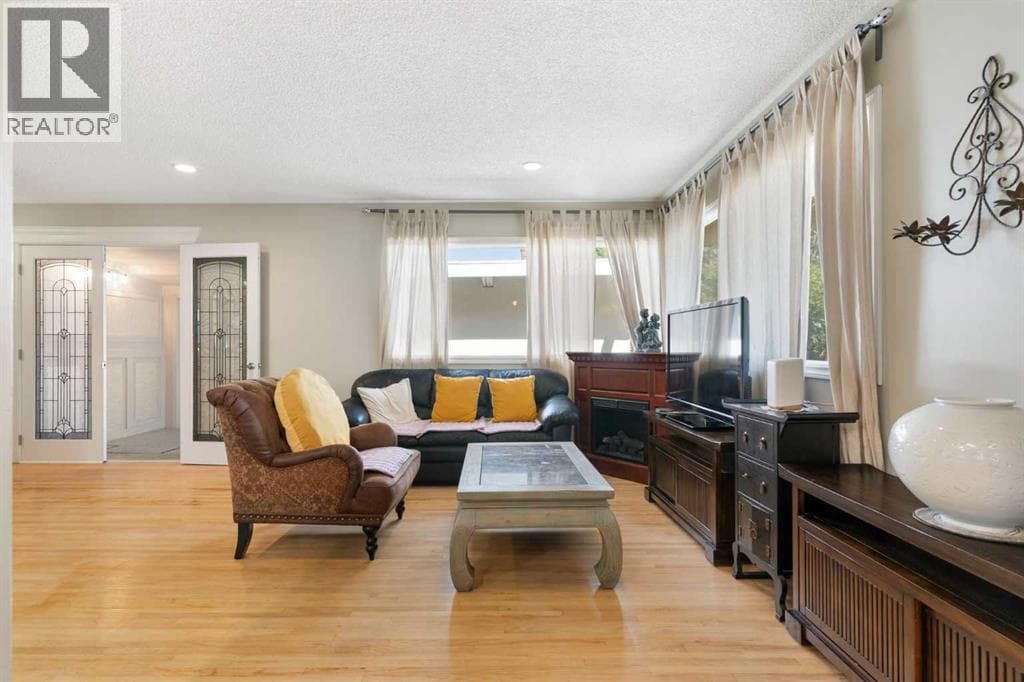 87 Hillgrove Drive SW photo 5