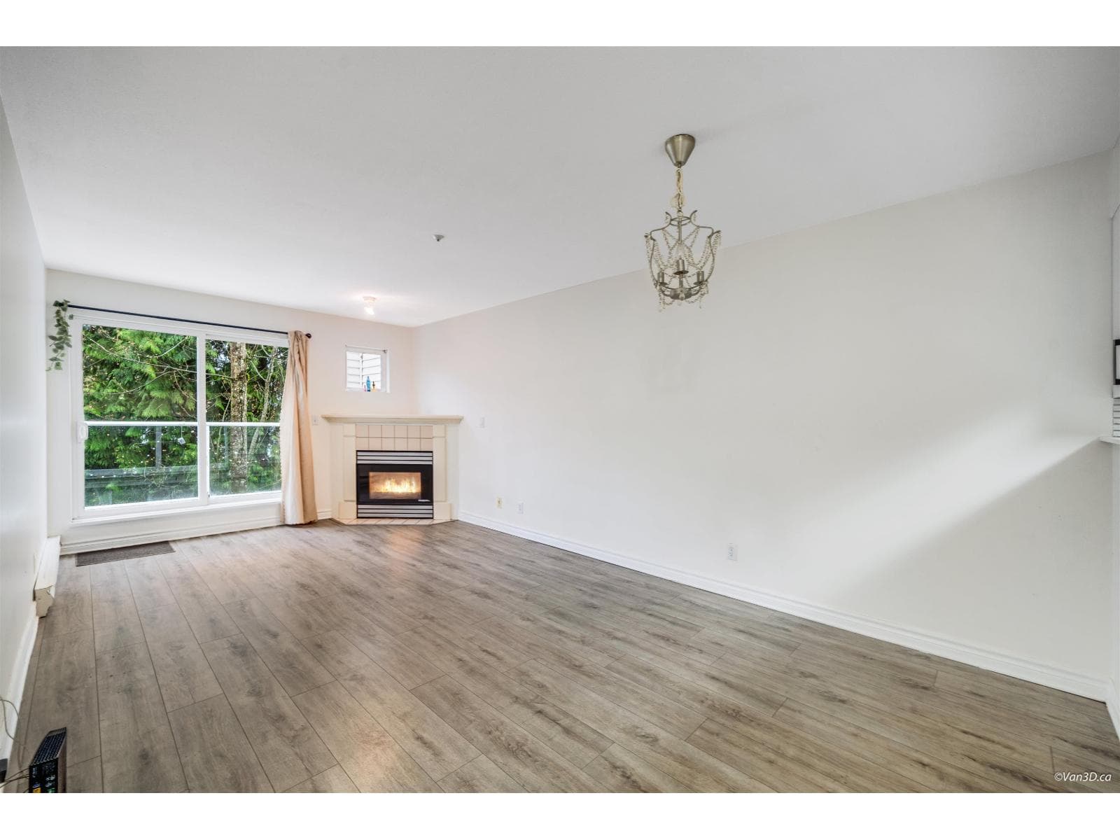 C302 9848 WHALLEY BOULEVARD photo 3