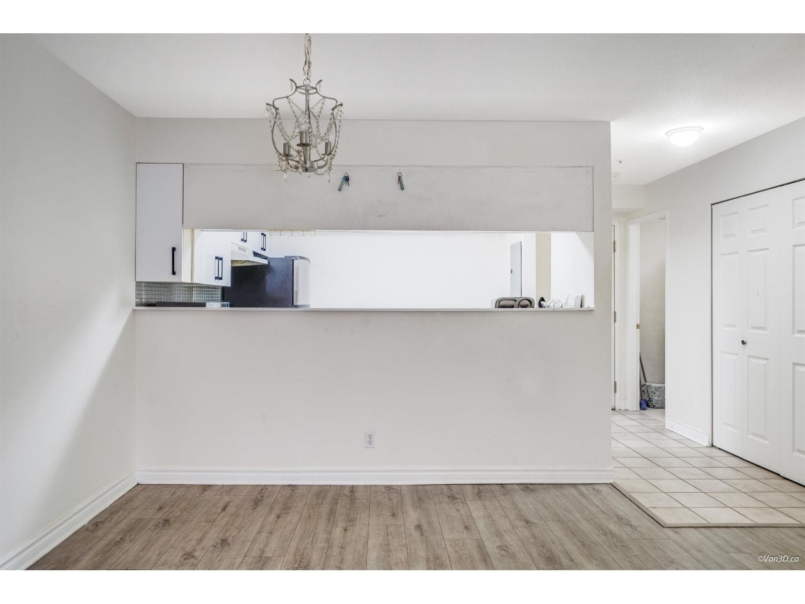 C302 9848 WHALLEY BOULEVARD photo 5