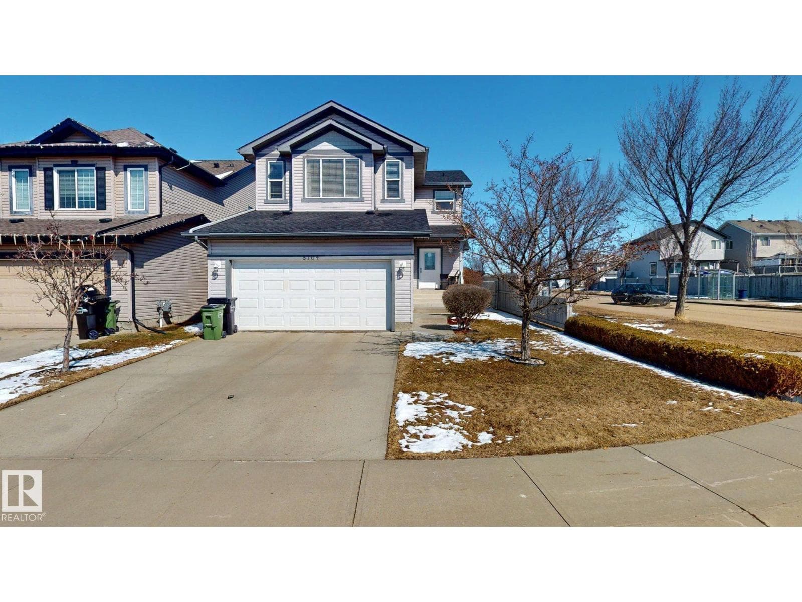 8704 175 AV NW