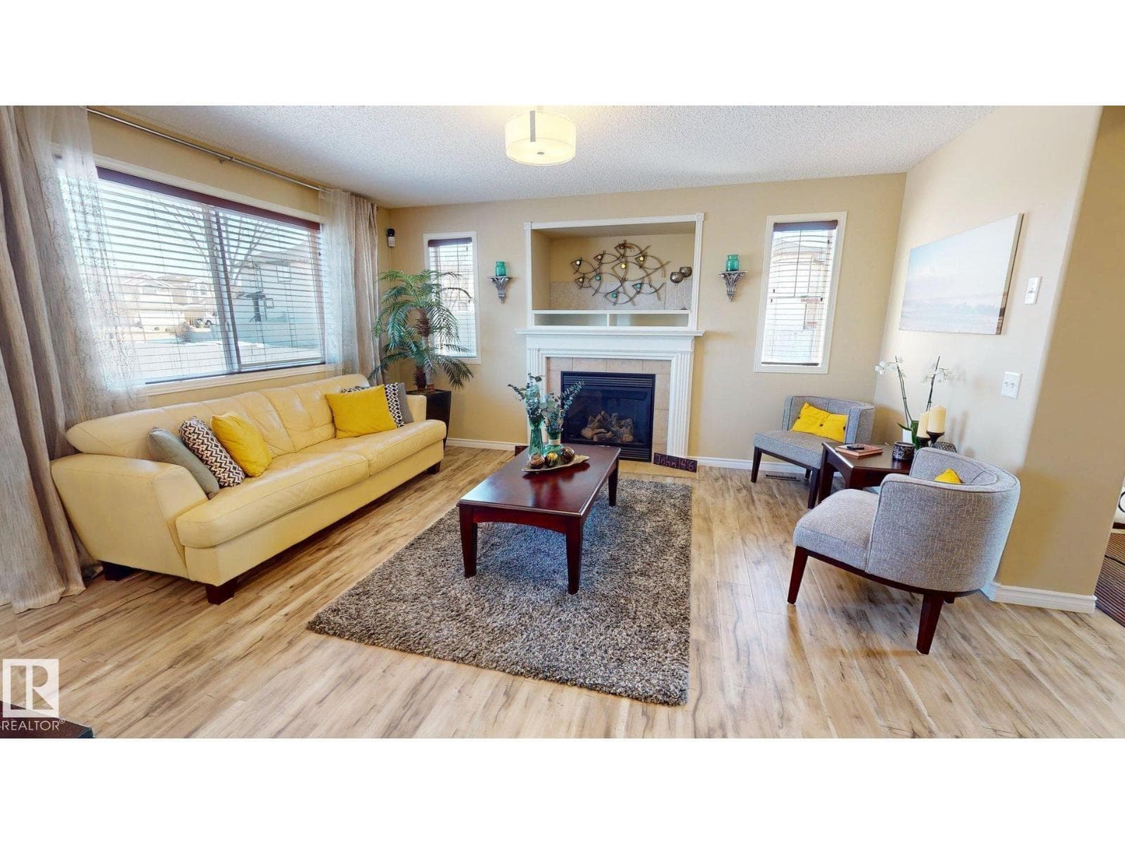 8704 175 AV NW — photo 4