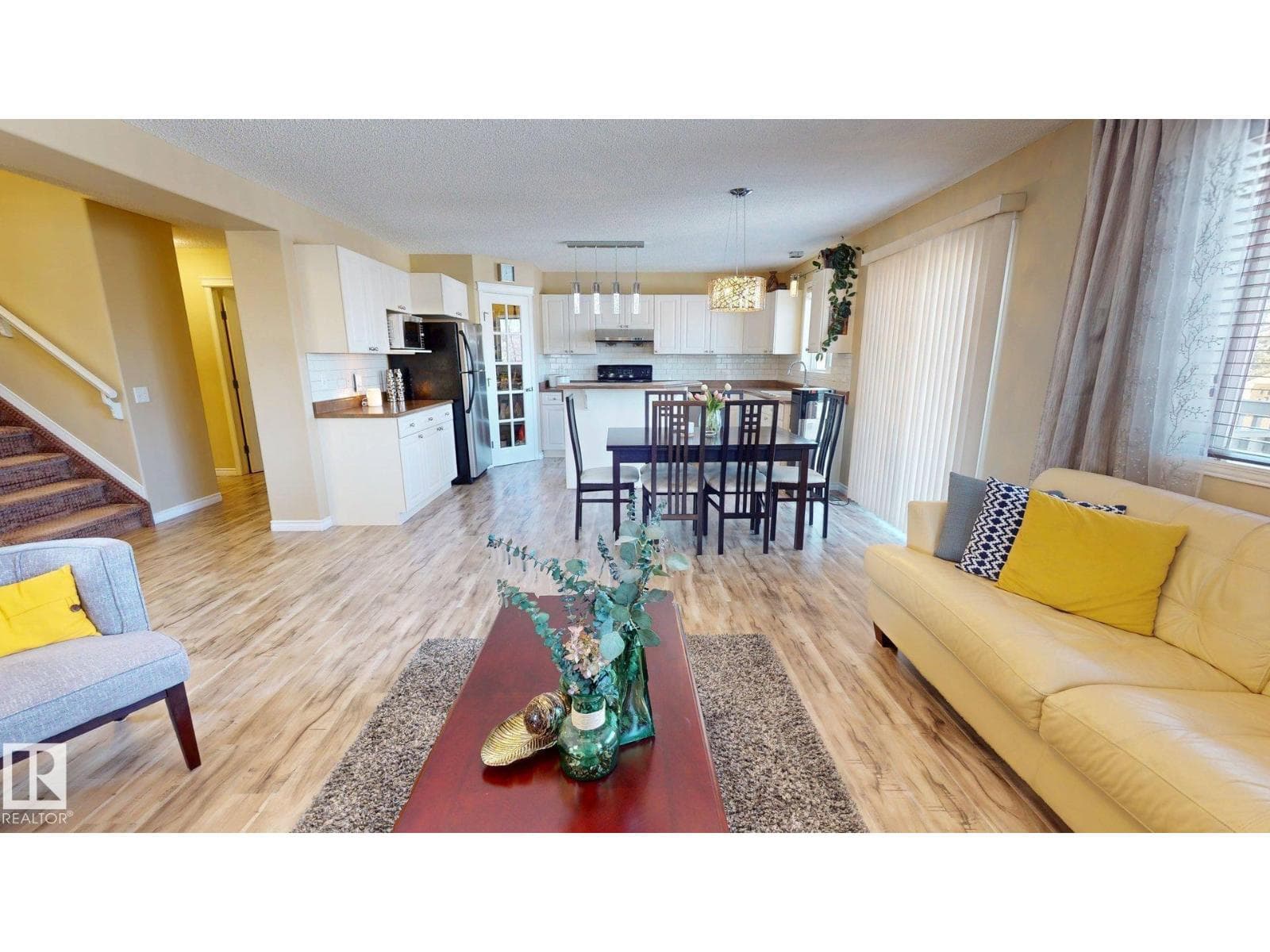 8704 175 AV NW — photo 5
