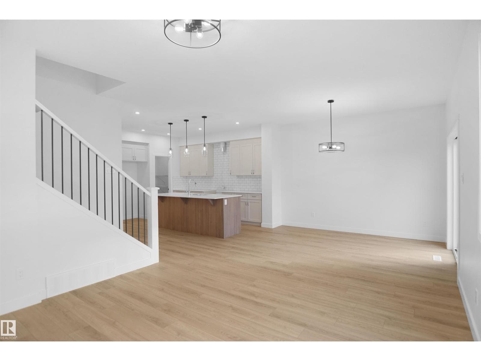 1924 210 ST NW photo 4
