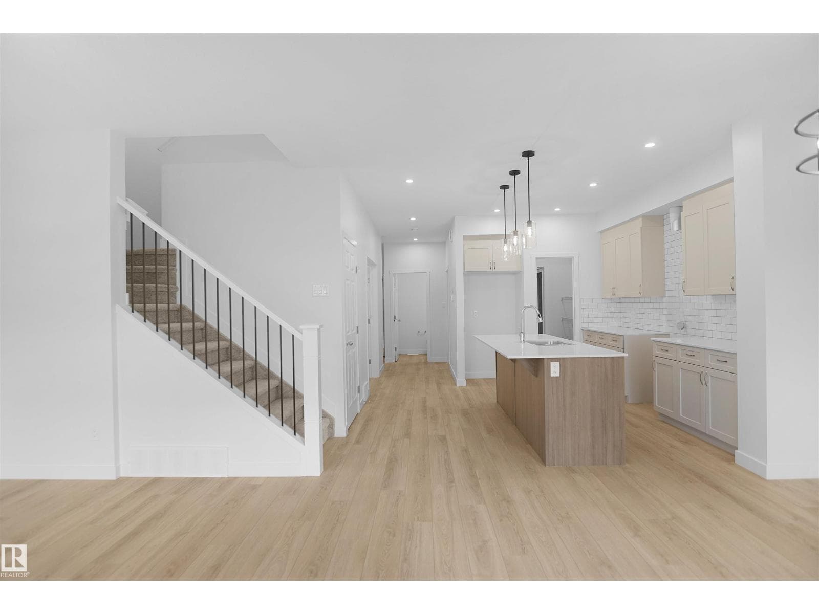 1924 210 ST NW photo 5