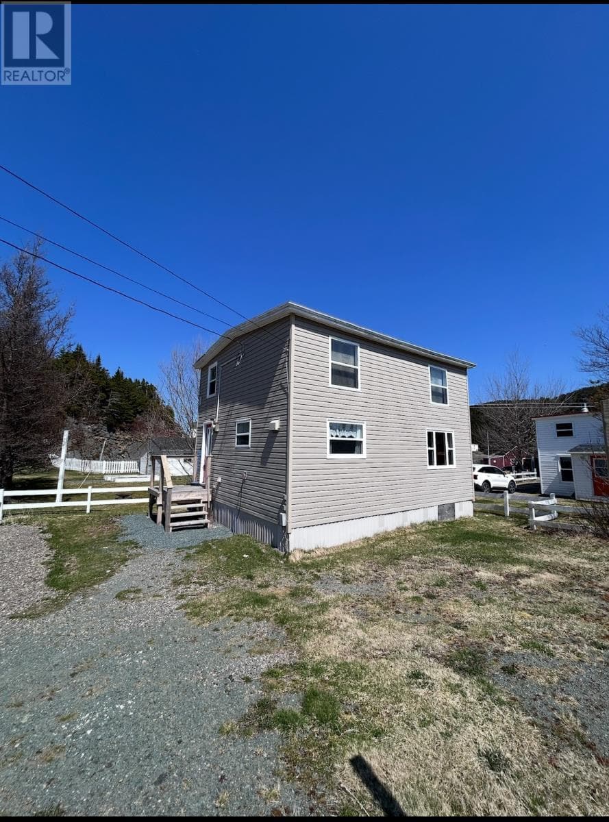 3 bed 1 bath single family at 1 Corner Lane — $75,000