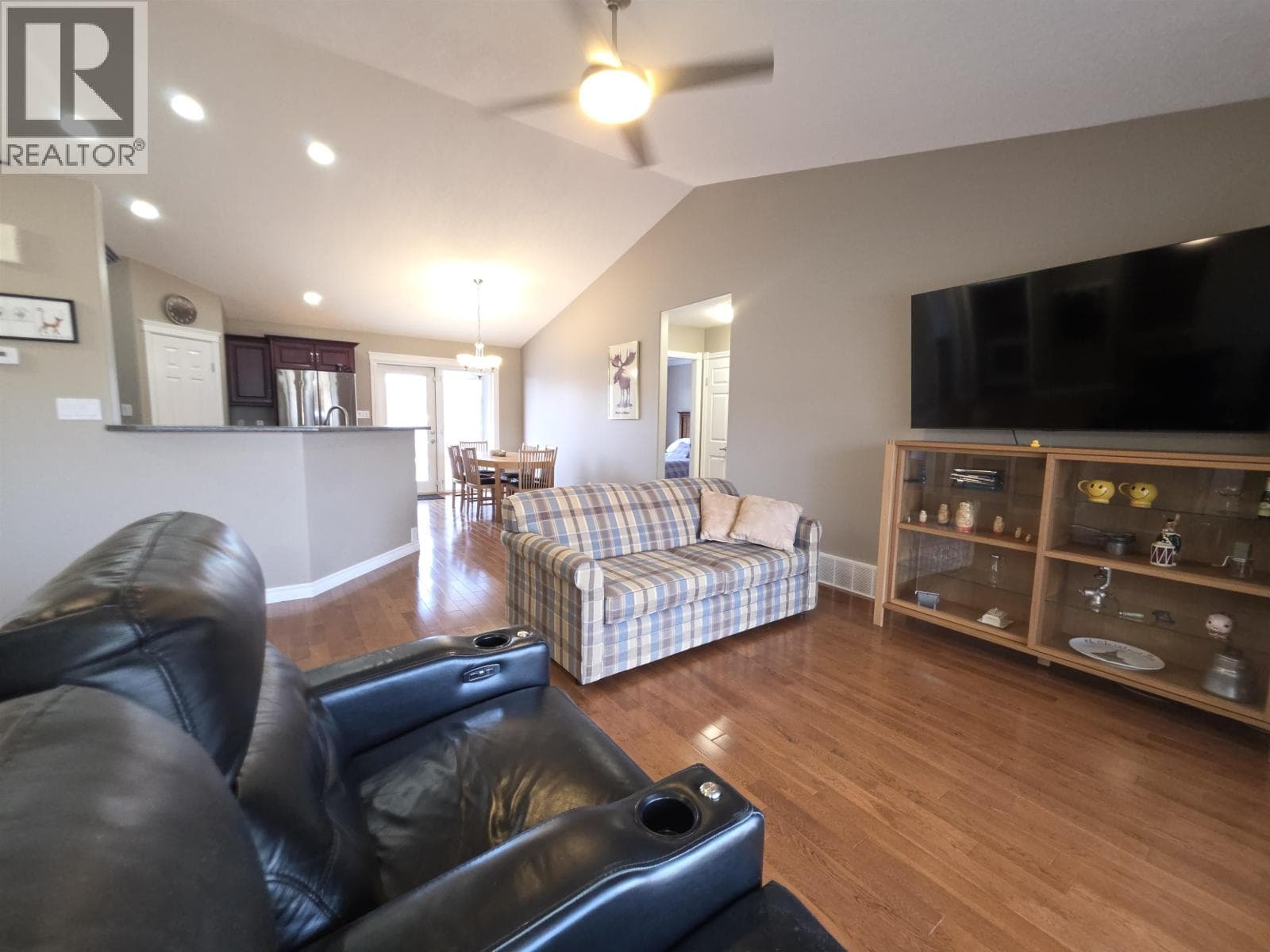 3485 HARGREAVES AVENUE photo 2