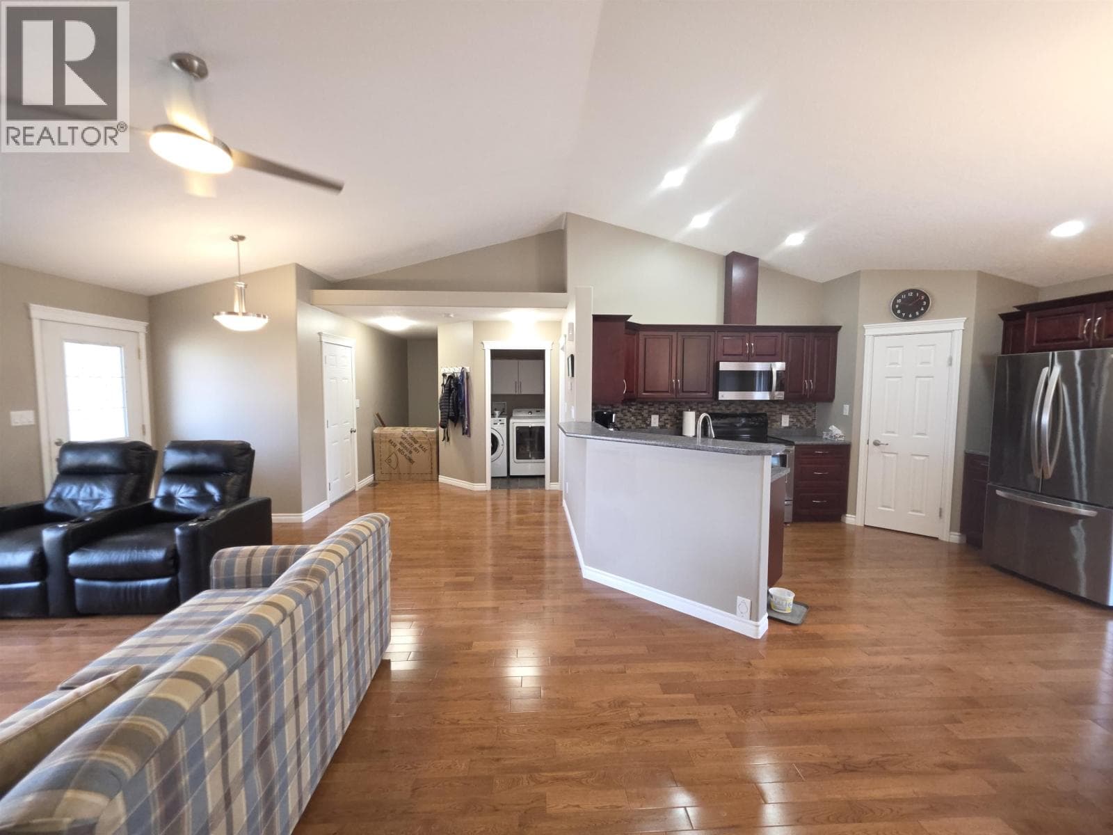 3485 HARGREAVES AVENUE photo 3