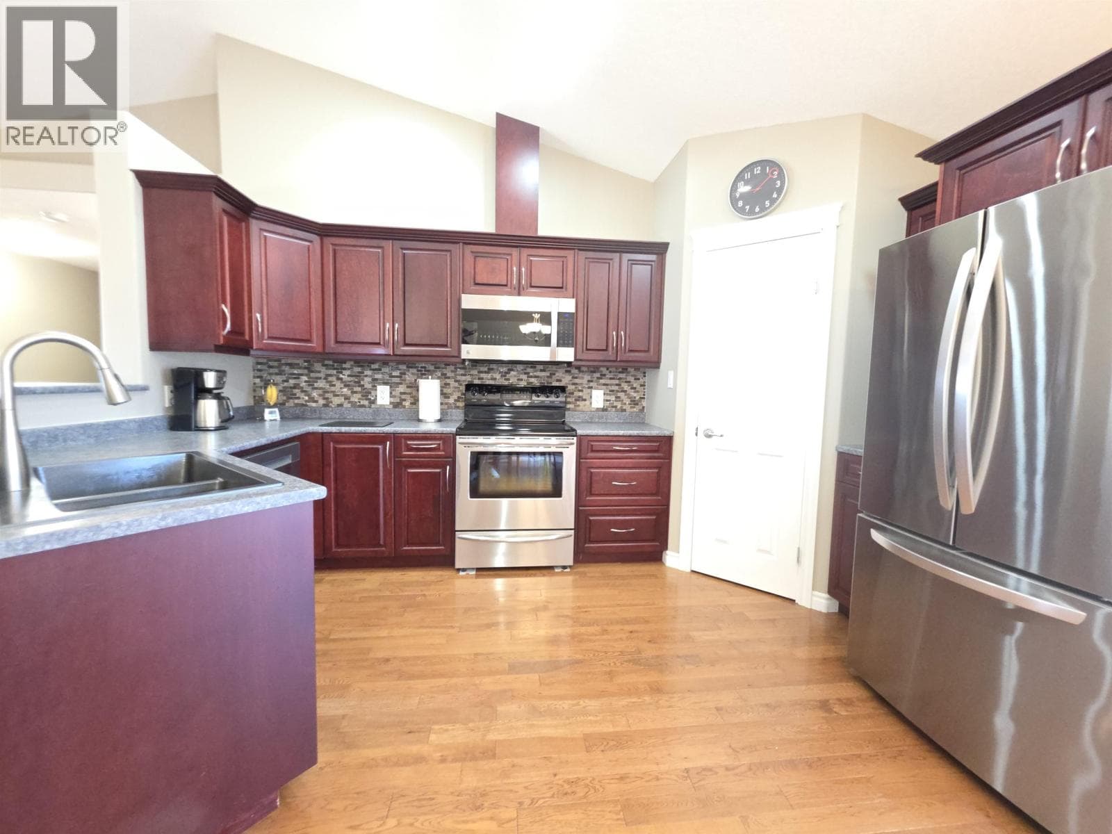 3485 HARGREAVES AVENUE photo 4